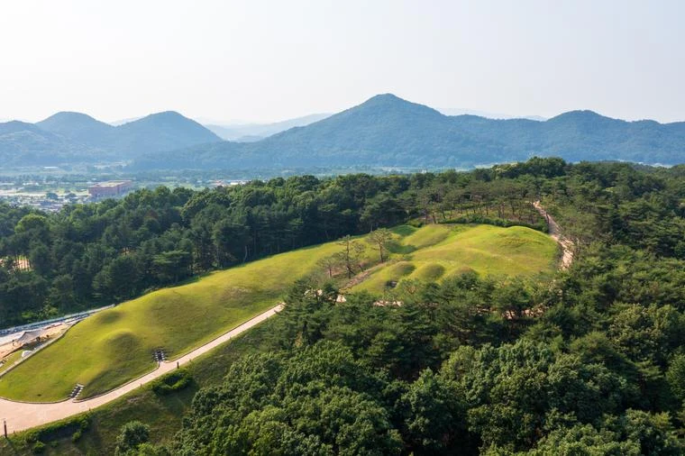 공주 무령왕릉과 왕릉원 유적 전경